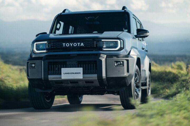 新型ランドクルーザー”FJ”を発売。